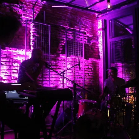 Destil Hostel Tirana