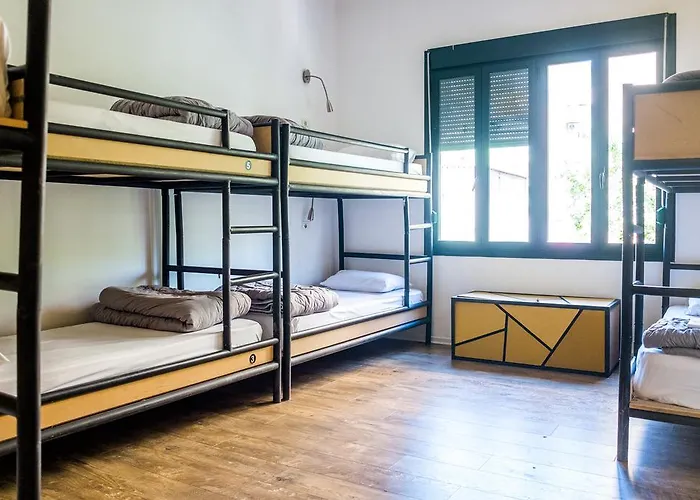 Destil אכסניה *